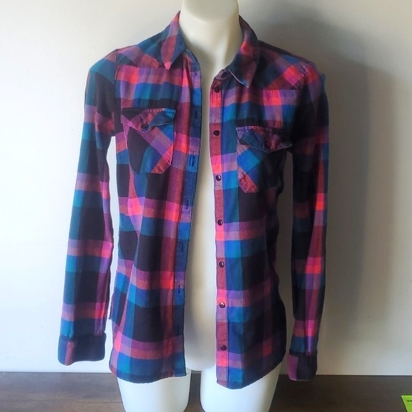 Noisy May perfectly worn in multicolored flannel button up - Picture 2 of 12
